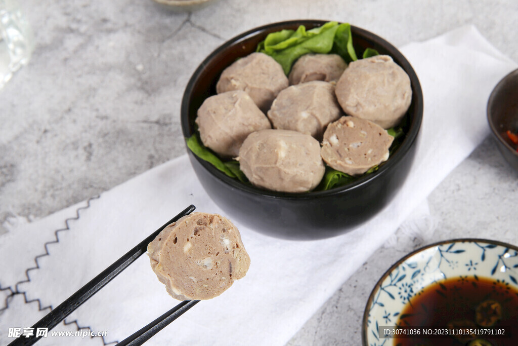 牛丸摄影图__传统美食_餐饮美食_摄影图库_昵图网