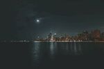 海边楼宇夜景