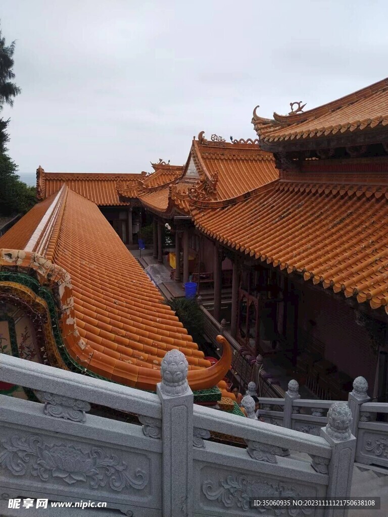 古庙屋顶