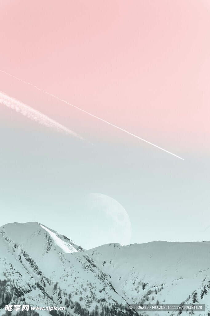 太阳下山的雪景