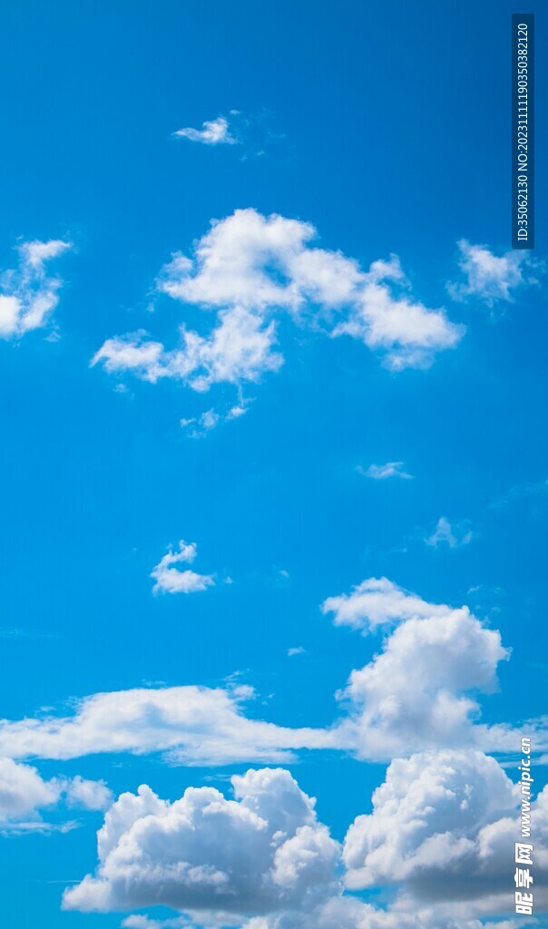 云层丰富的天空