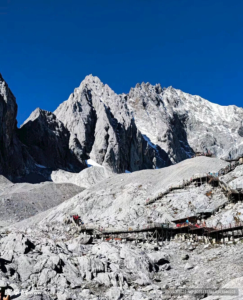 10月的雪山