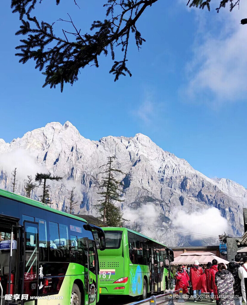 雪山脚下