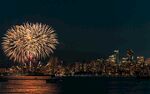 沿海建筑夜景和烟花