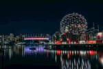 海边楼宇夜景