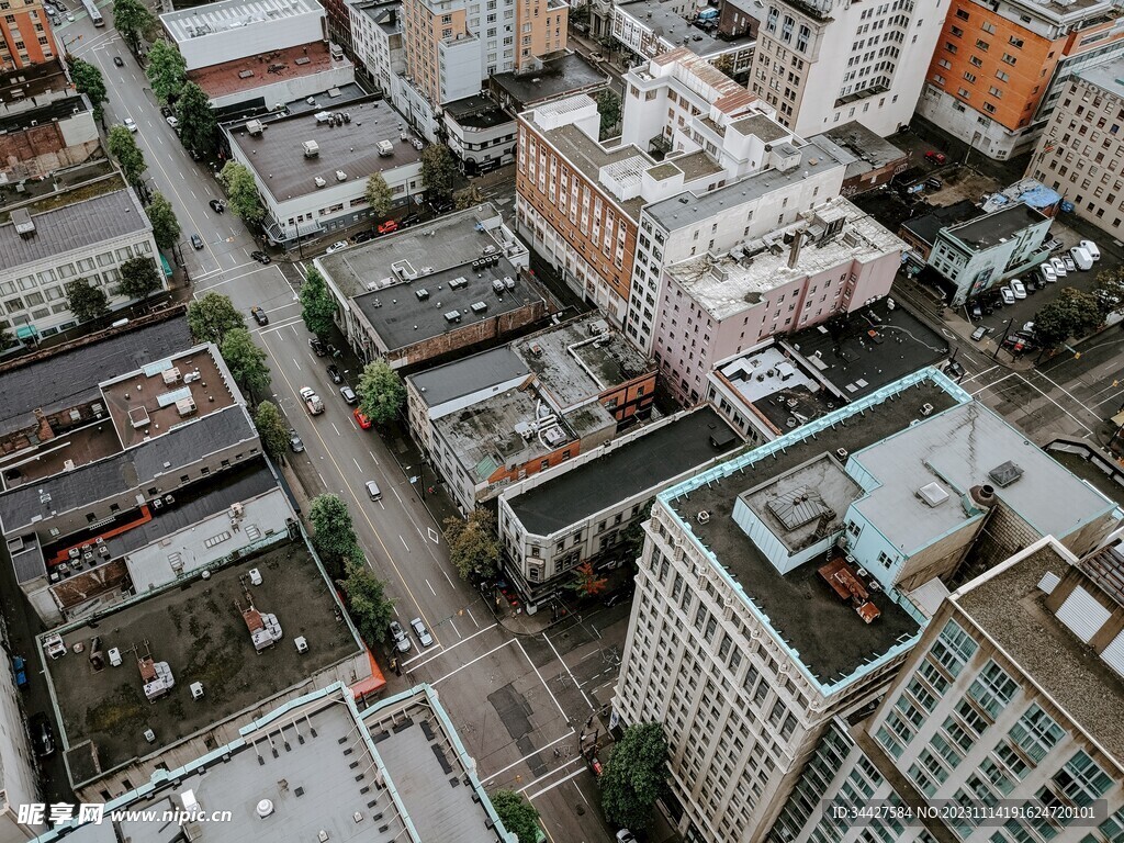 鸟瞰道路和楼宇