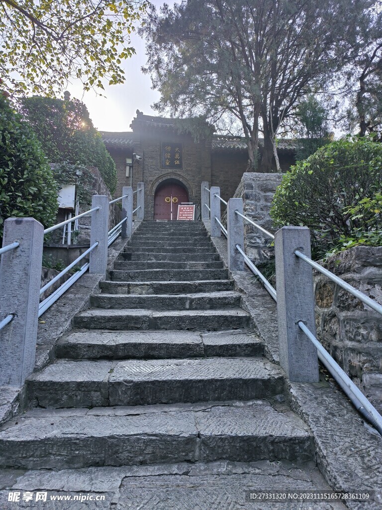 寺庙楼梯