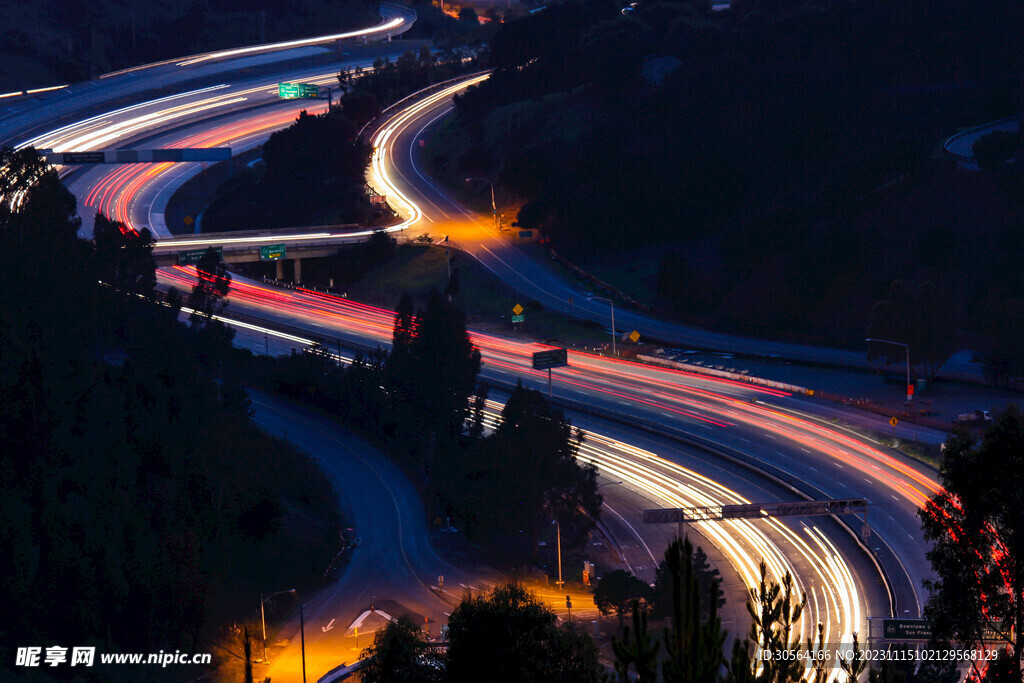 夜晚城市道路