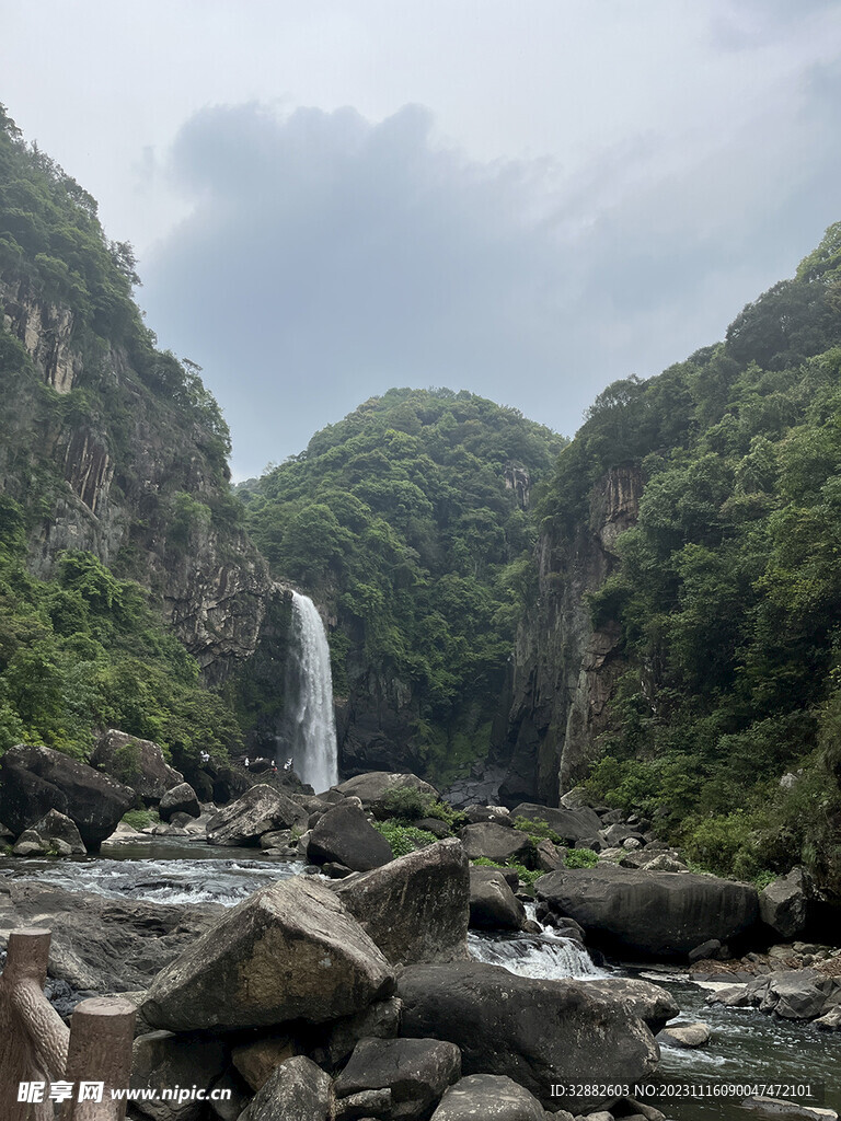 九鲤湖