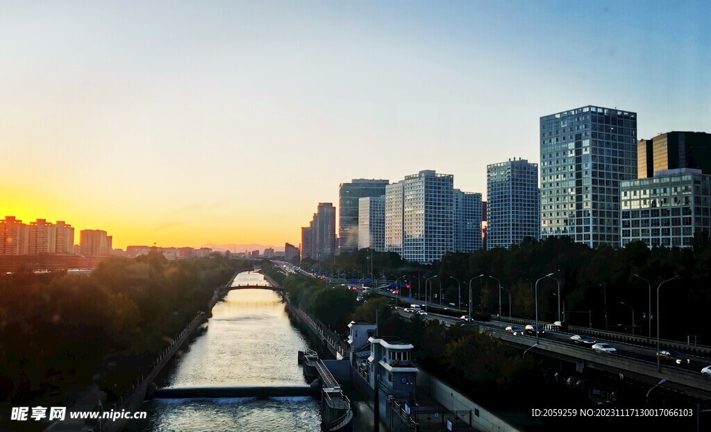 城中河流