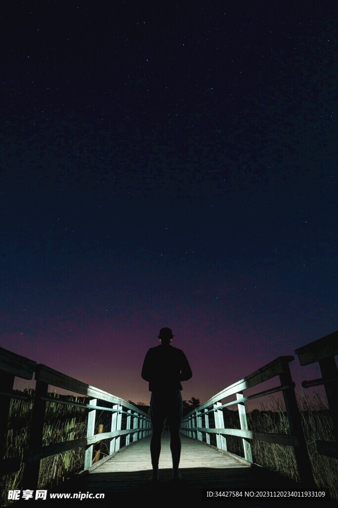 星空和人影