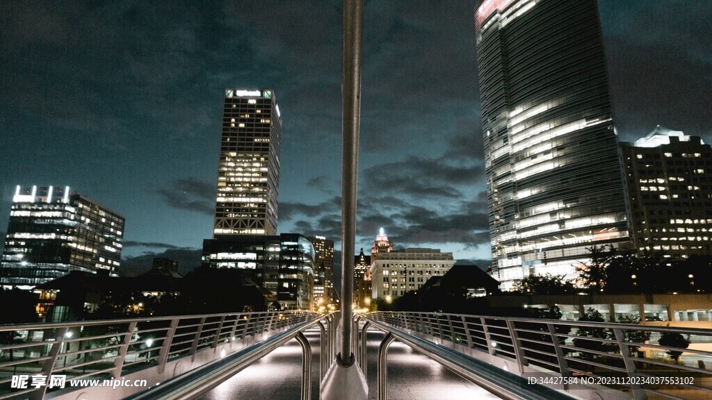 城市楼宇夜景