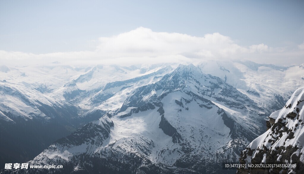 白雪覆盖的大山