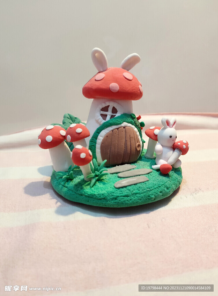 蘑菇房与小兔子