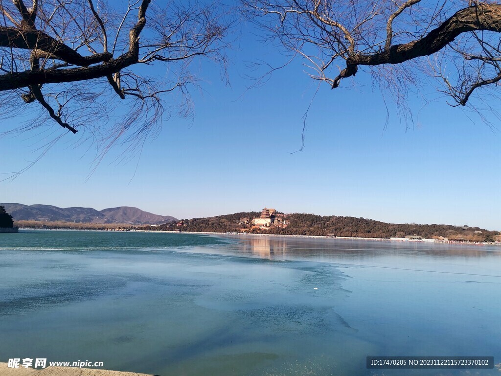 冬天湖面照