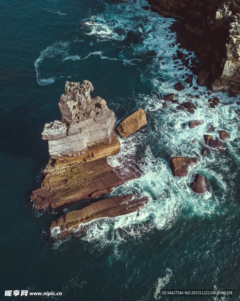 海上的岩石