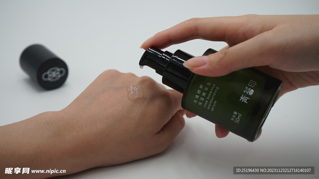 护肤品摆拍 精华水