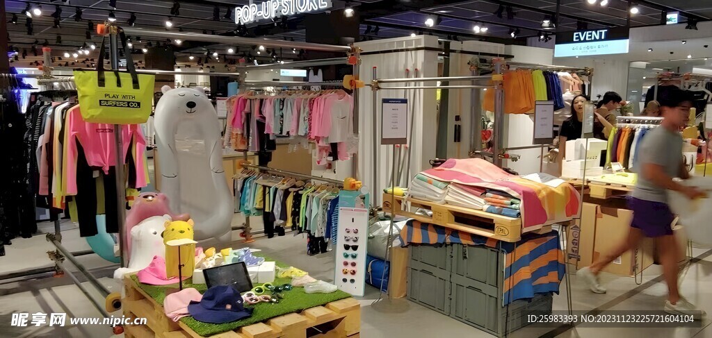 服装品牌店