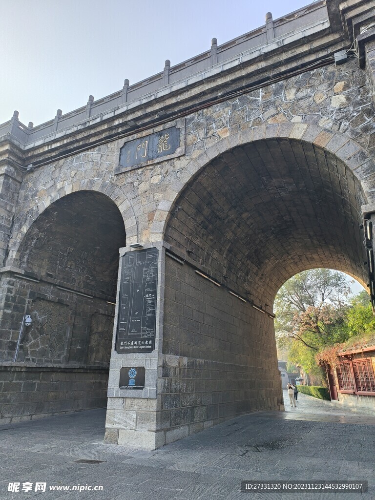 龙门石窟拱门