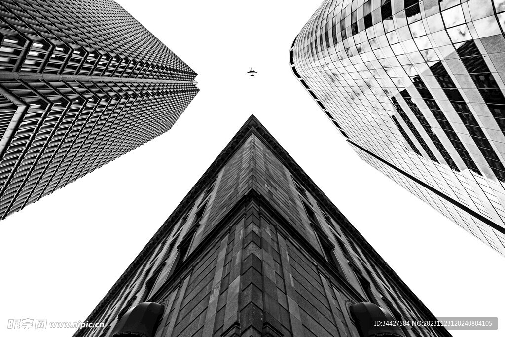 仰拍高楼大厦和飞机