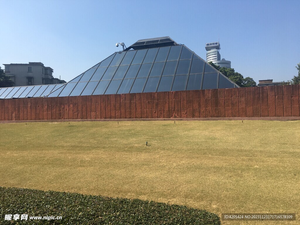 南越王博物馆外的一角草地