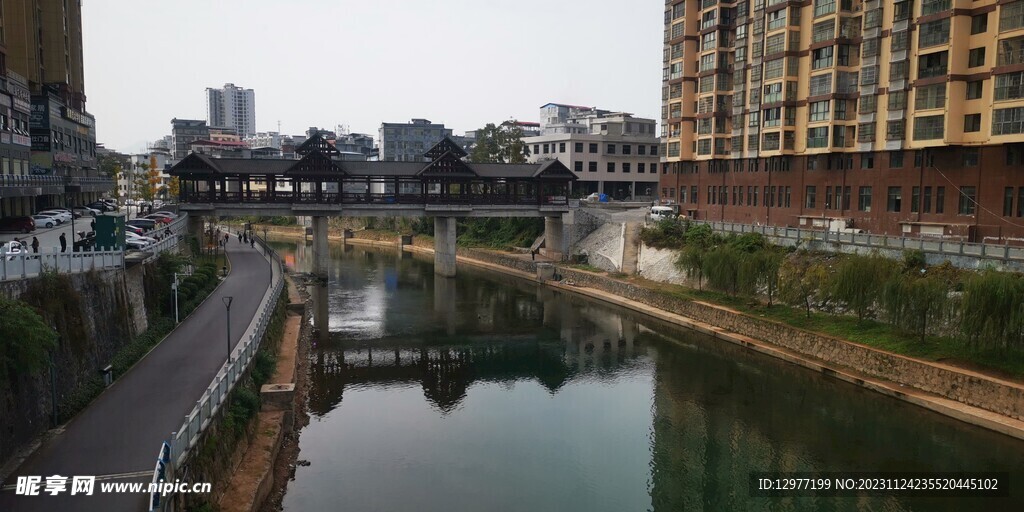 仿古桥  河面  