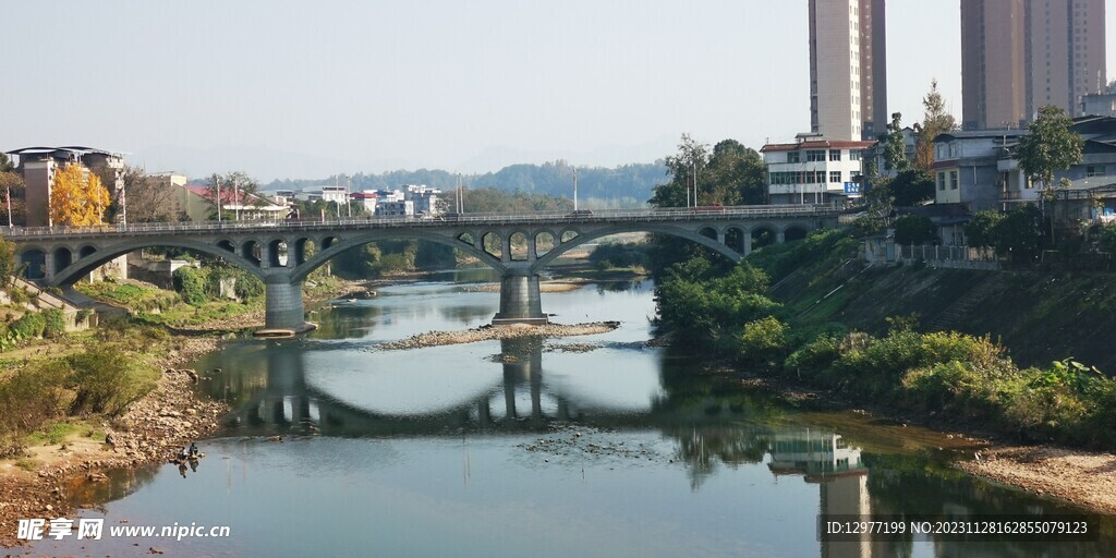 来凤龙山团结桥