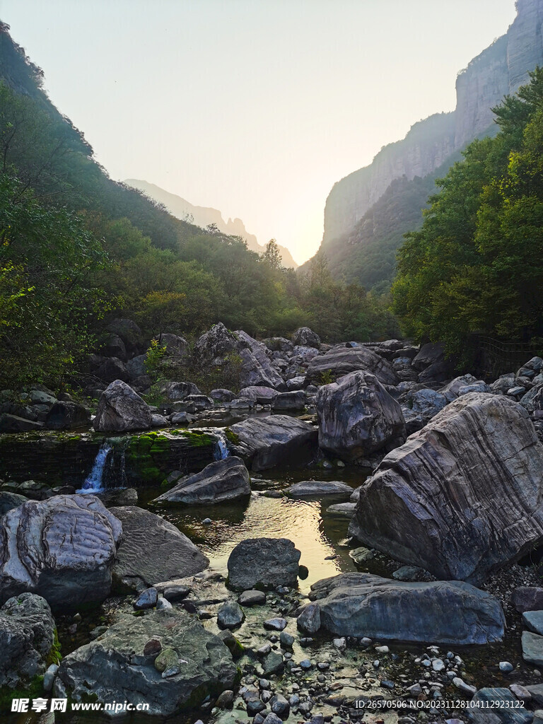 山野溪流