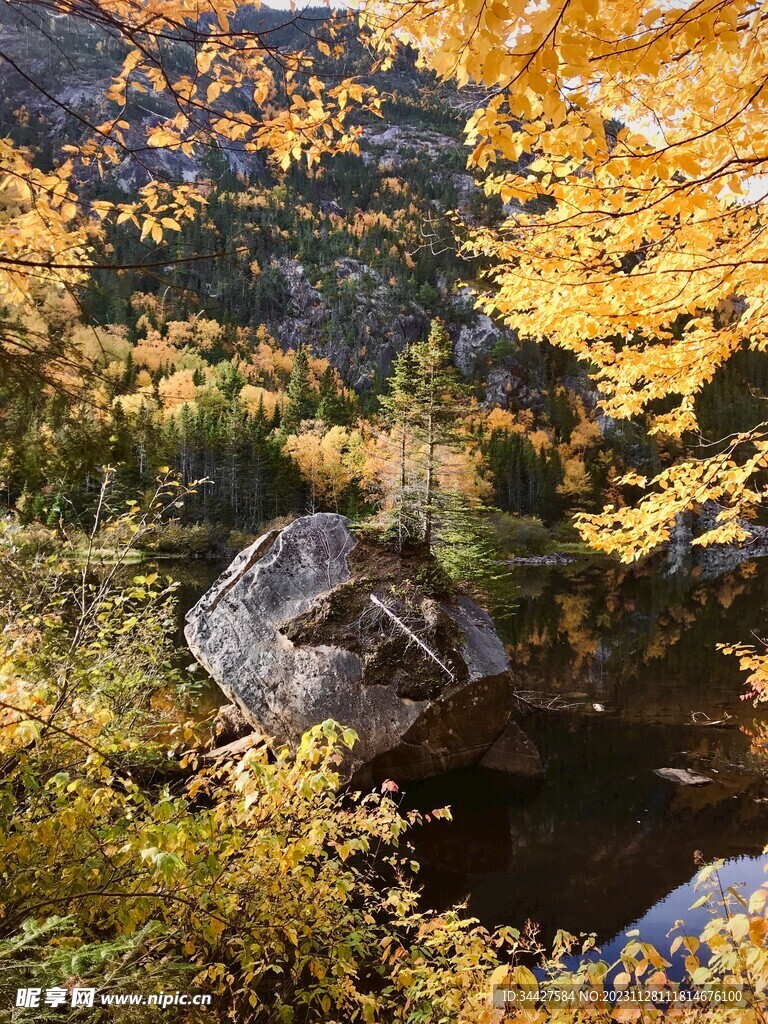 山林湖景