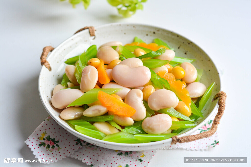 凉拌芸豆白果芹菜