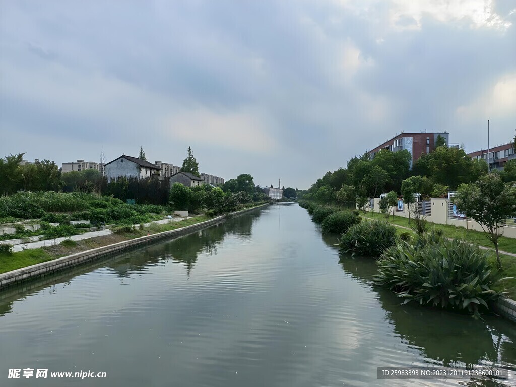 小区河流