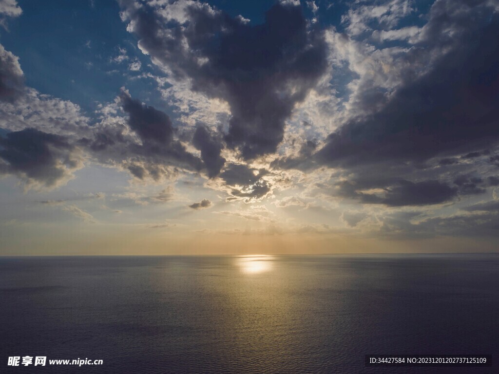 海上彩霞风景