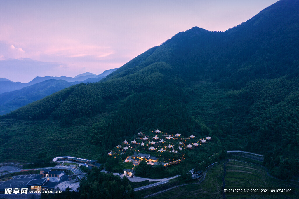 云和梯田归野营火营地