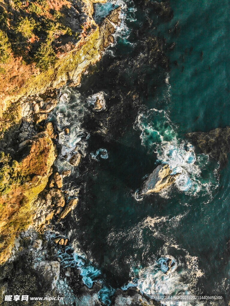 海中礁石