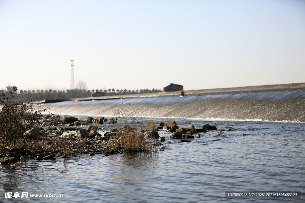 河岸河流