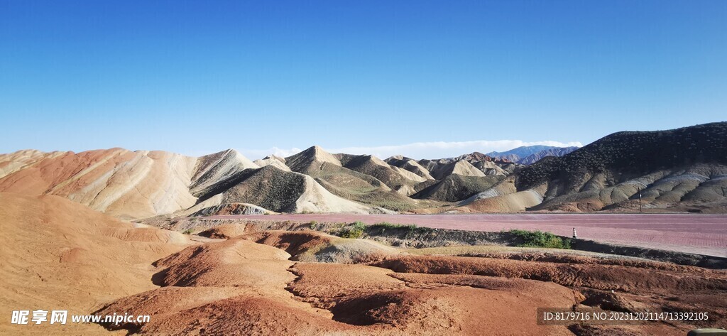 青甘线 美丽风景 七彩丹霞旅游