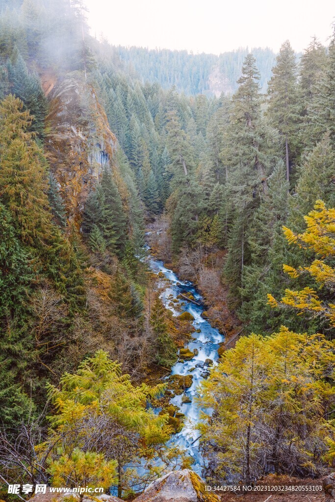 山间河流