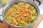 芹菜瘦肉炒面