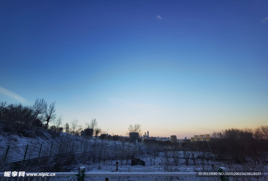 蓝天 白云 公园 雪山