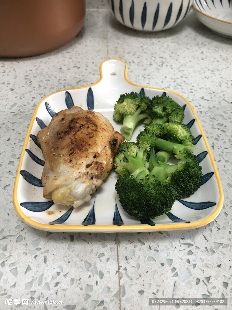 西蓝花鸡腿肉