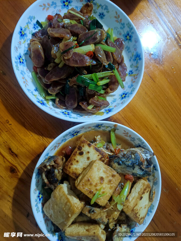 芹菜腊肠 豆腐焖鱼