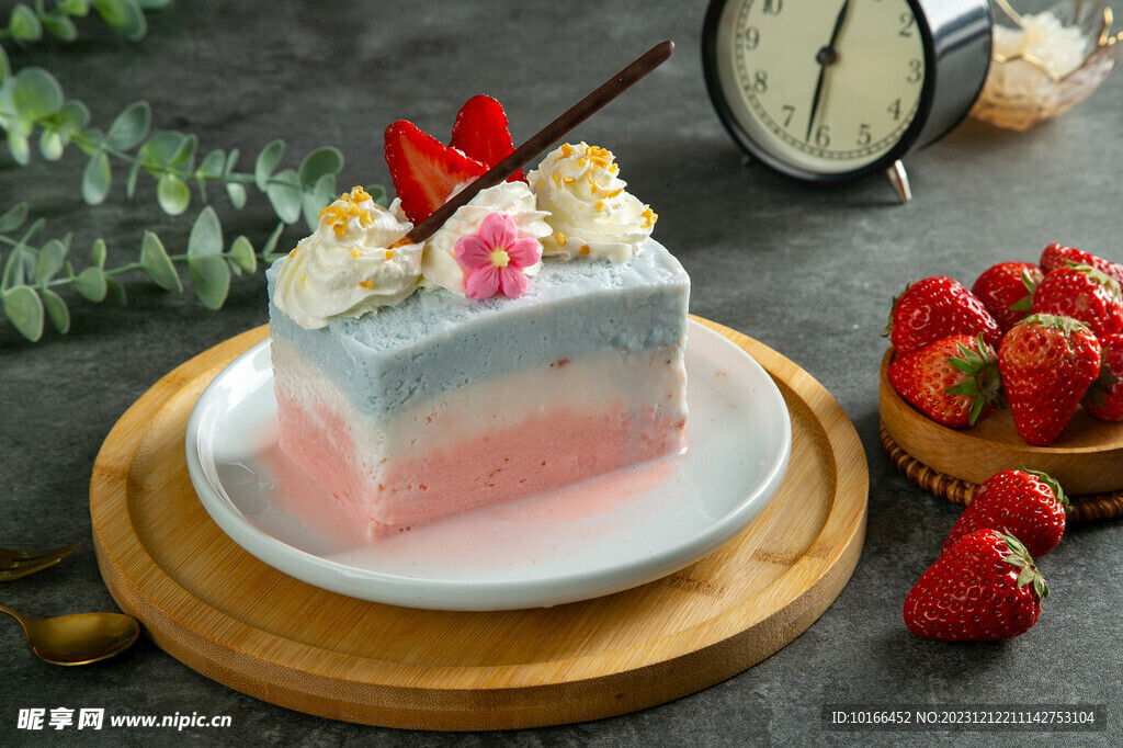 樱花慕斯冰淇淋蛋糕甜点
