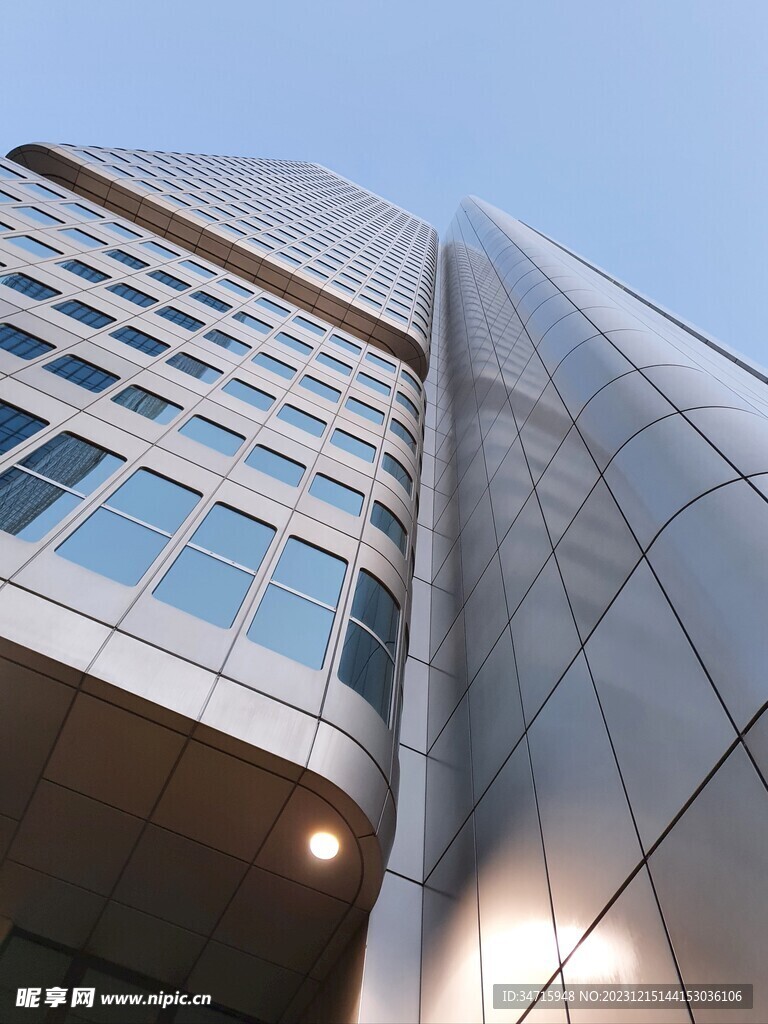 仰视城市建筑