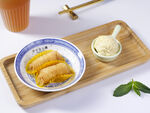 金丝榴莲酥