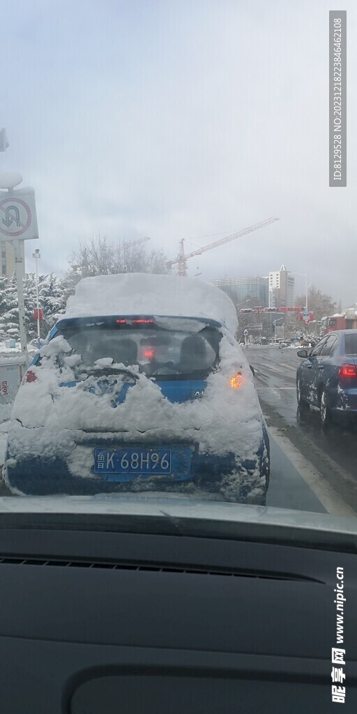 雪天开车 