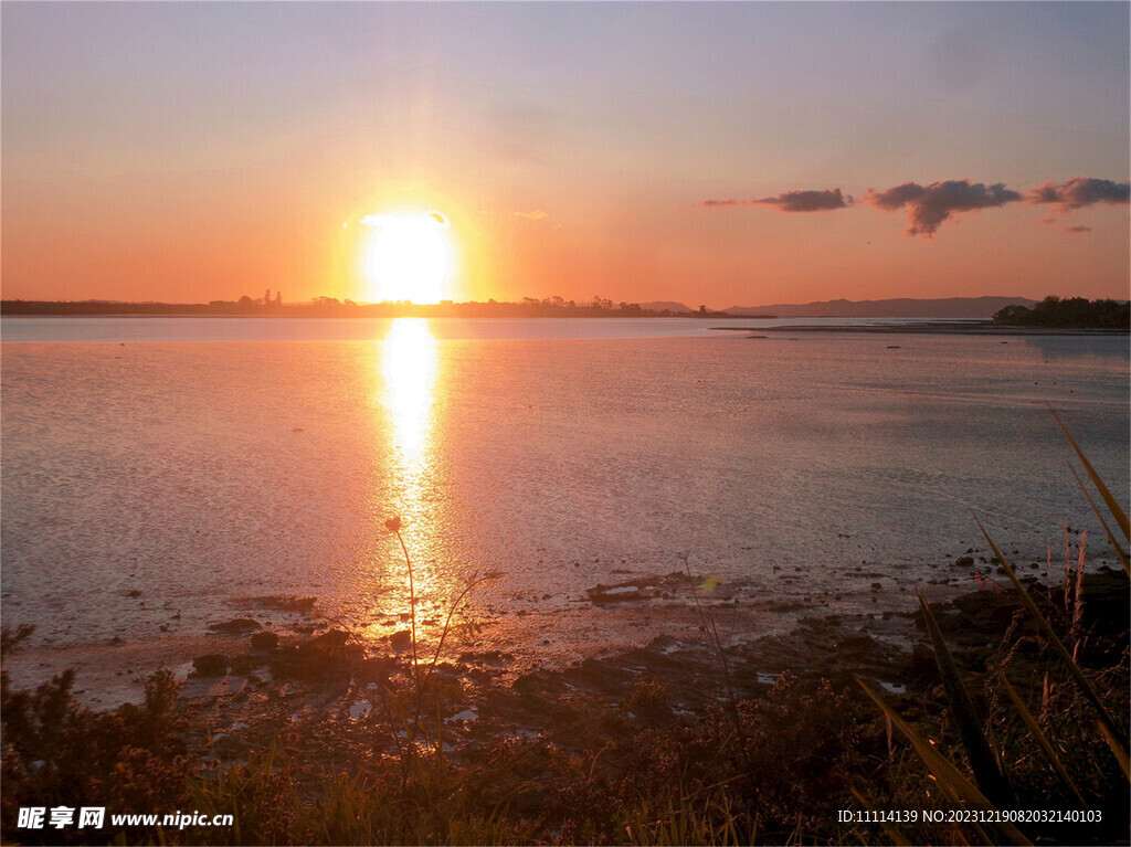 新西兰海滨夕阳风光