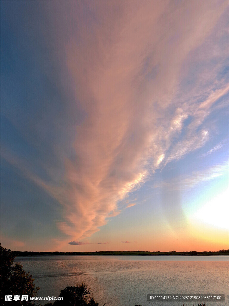 海滨彩云