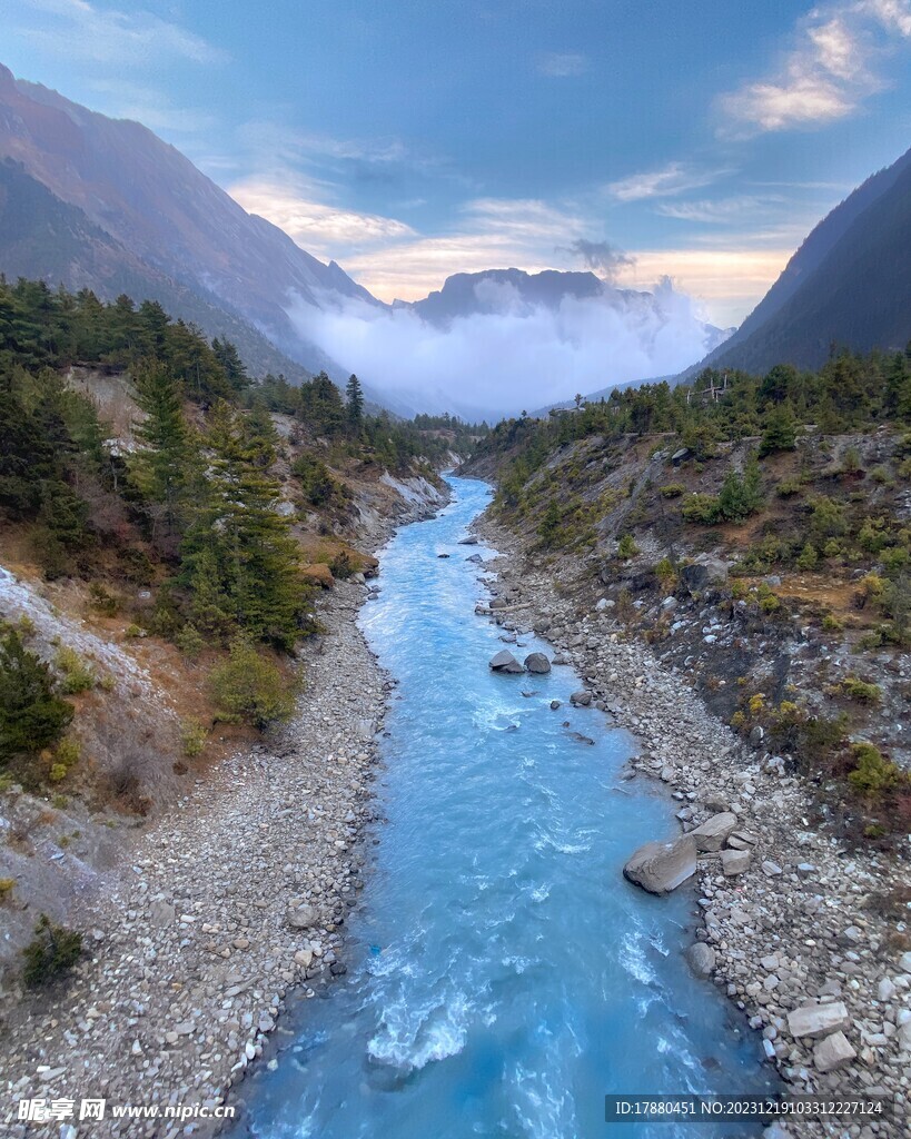 溪水 