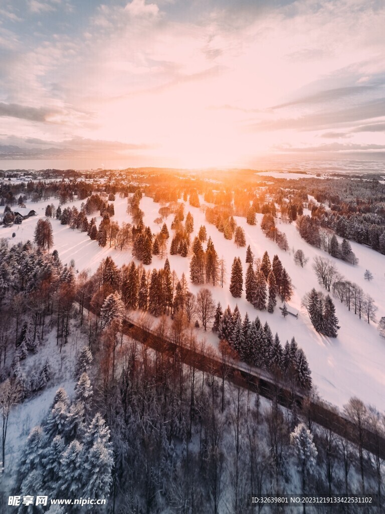 雪山夕阳