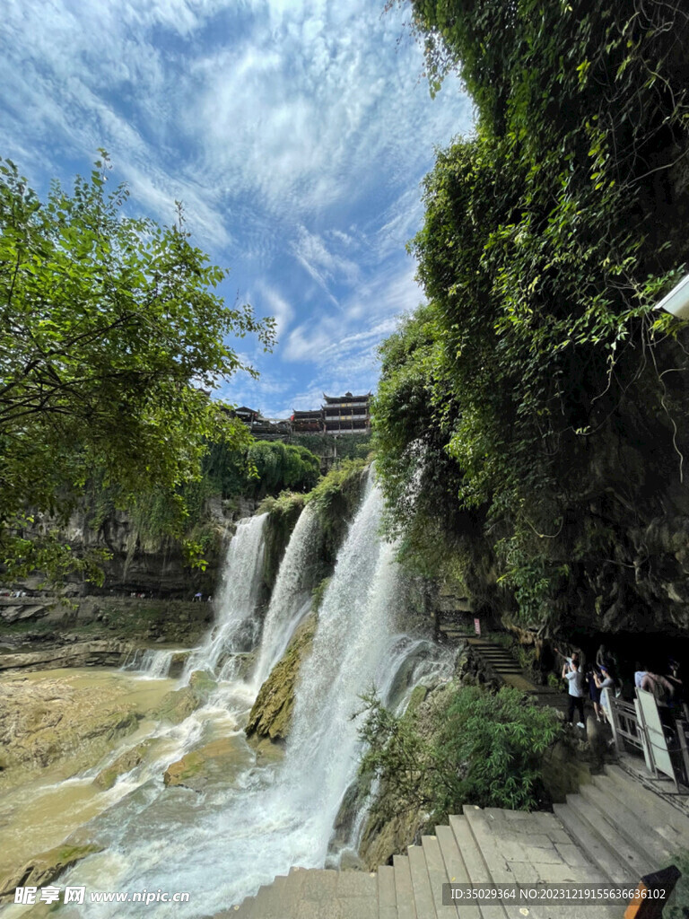 湘西张家界旅游苗族永顺瀑布芙蓉